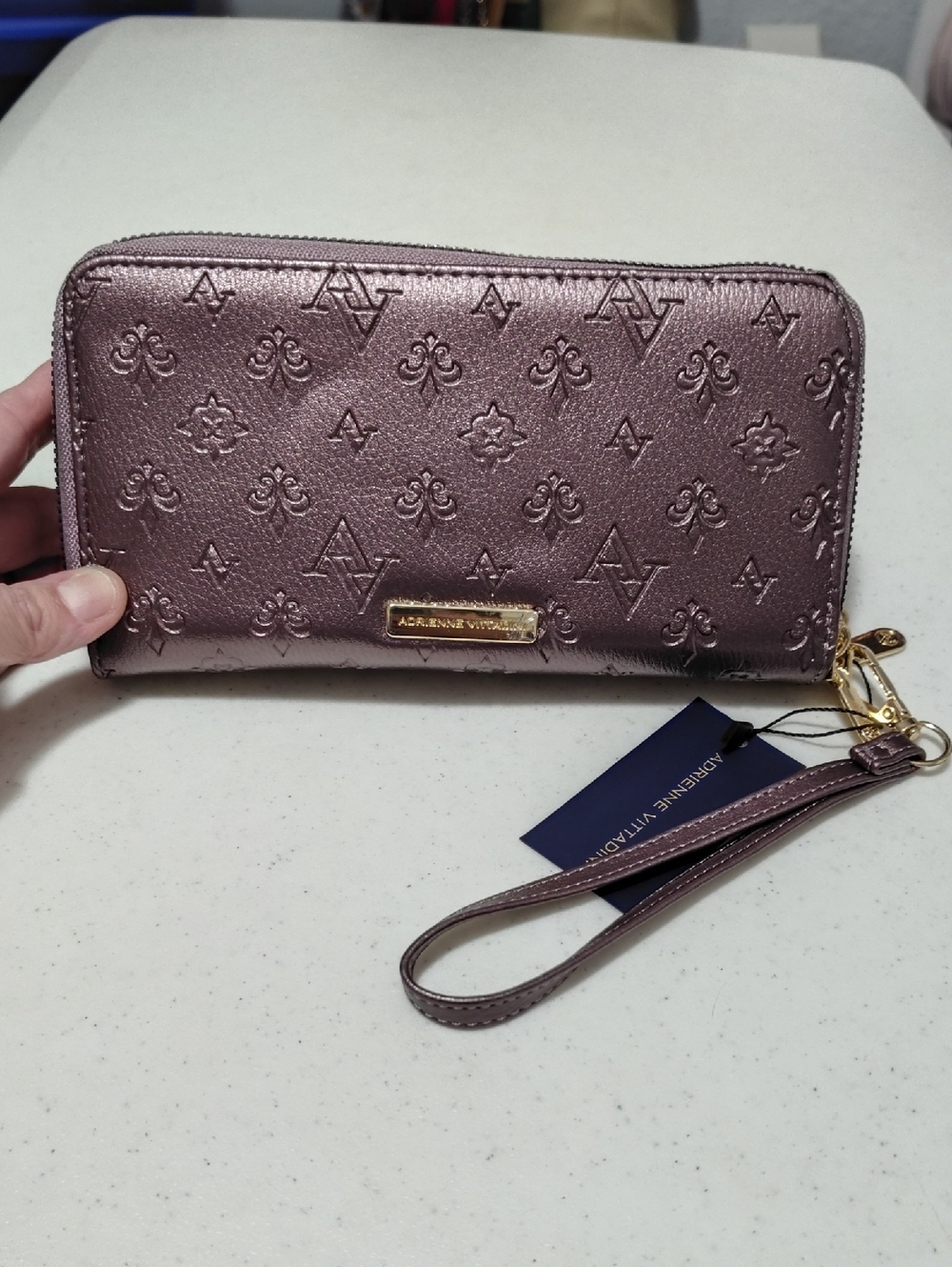Brsnd New Adrienne Vittadini Metallic Mauve Embossed Zip Wristlet